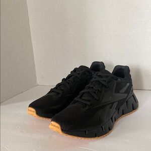 Reebok Zig Dynamica 4 Unisex Black Sneakers with Gum Soles Size M-8 W-9.5